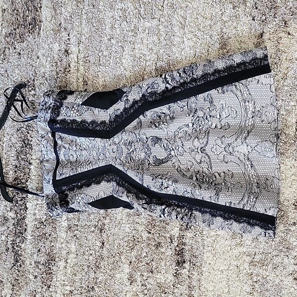 Women's strapless dress